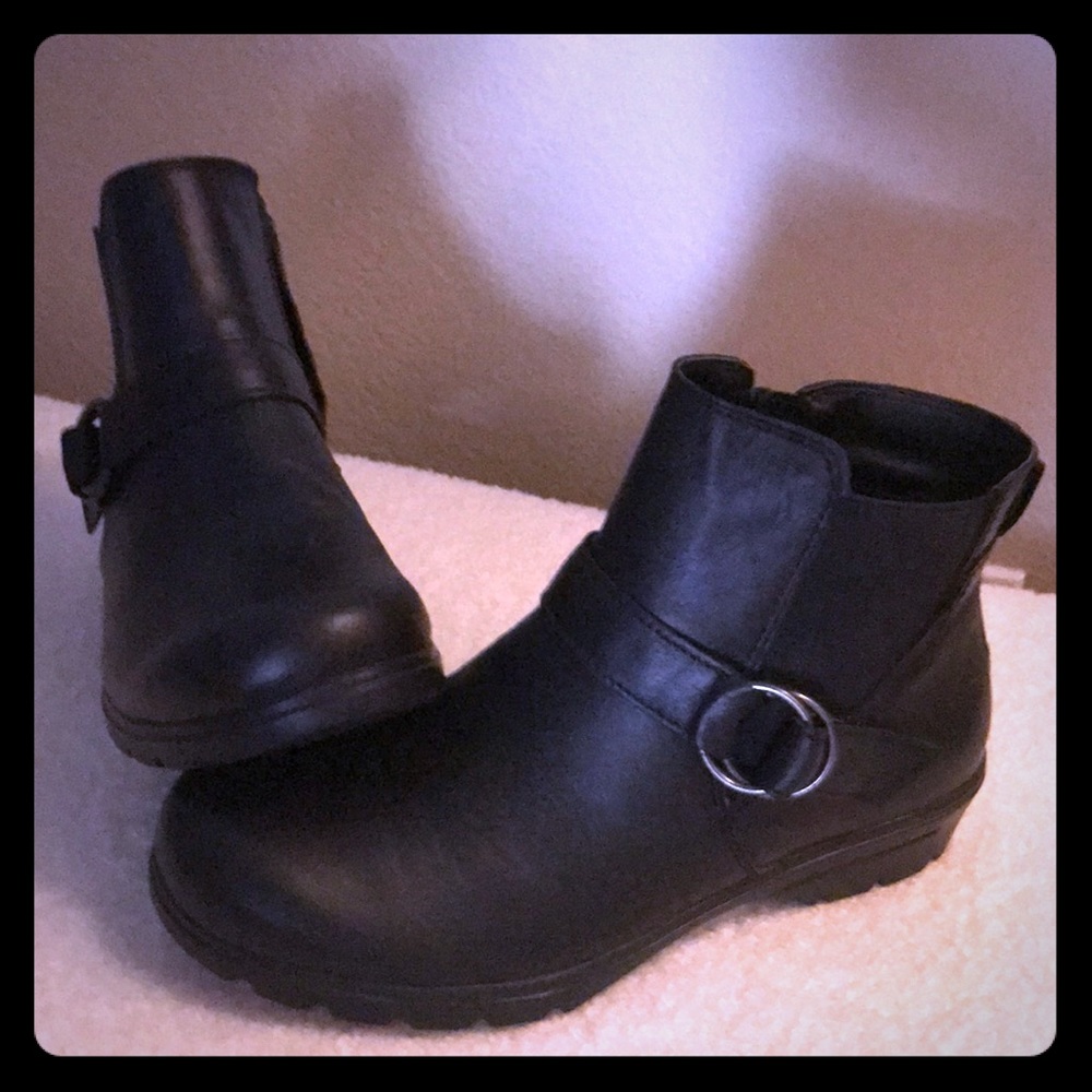 Black ankle booties